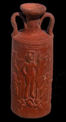 Anforetta in terra sigillata opera della officina di un certo NAVIGIUS, che ha prodotto numerosi altri pezzi esposti al Bardo. Il vaso, che raffigura divinità di Marte, Venere e Mercurio, risale al III sec. d. C.