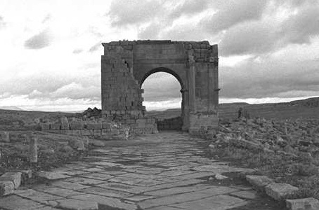 La via che conduce all'arco di Severo