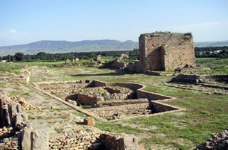 Tempio e tombe puniche