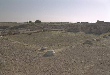 L'ampia superficie di un tempio con i suoi resti