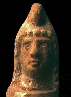 Figurina che raffigura una testa di Orfeo abbigliato con un cappello frigio. Il reperto si trova al Museo del Bardo