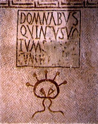 Mosaico con una iscrizione votiva di un certo Quintus dedicata a Cerere, Demetra e Core