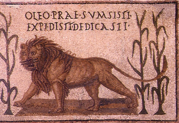 Mosaico con uno splendido leone a cui  riferita la dedica