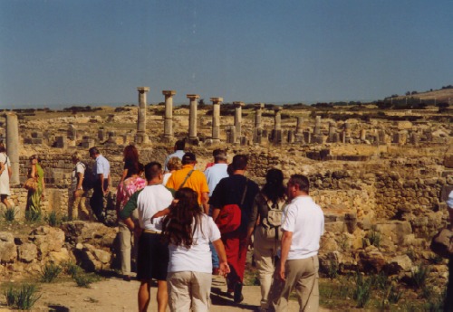 A passeggio per le rovine romane