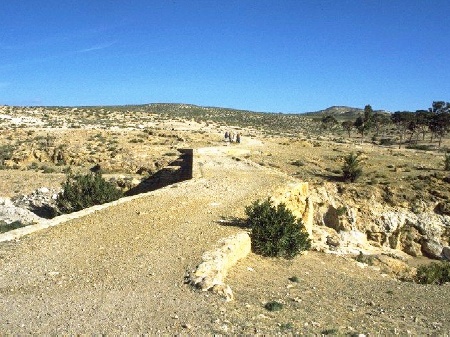 La strada romana che attraversa il ponte