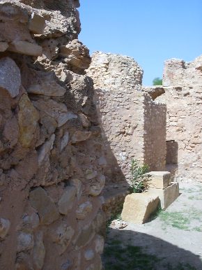 Una struttura massiccia delle mura delle grandi Terme