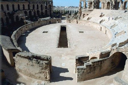 L'arena interna dell'imponente anfiteatro