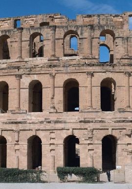Un particolare esterno dell'imponente anfiteatro