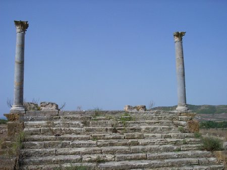 Il tempio di Baalat con le due colonne superstiti