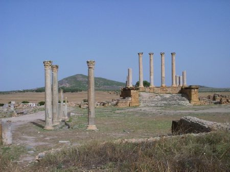 il Foro quadrato con sullo sfondo l'accesso al Capitolium