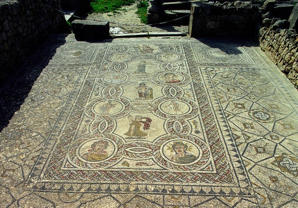Mosaico delle stagioni nella casa di Bacco