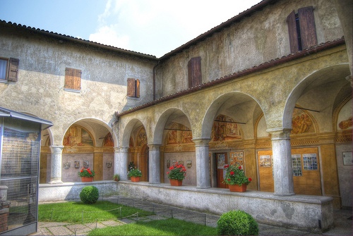 Il chiostro francescano del Santuario della Madonna del Frassineto