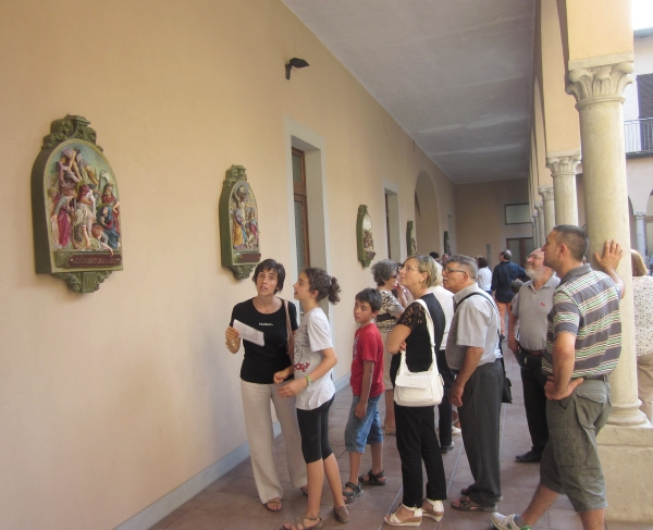 La Via Crucis nel chiostro del convento passionista