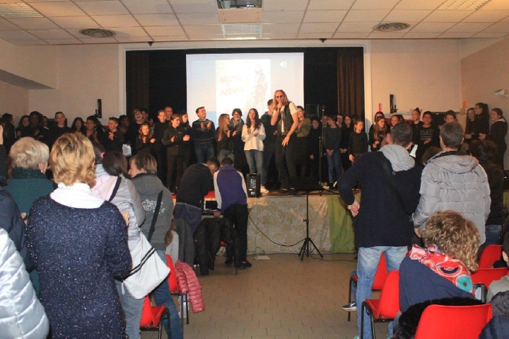 Un momento della presentazione-concerto con il Coro Adeodato