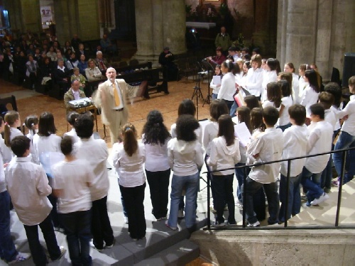 Ragazzi del Coro Adeodato in san Pietro in Ciel d'Oro diretti dal Maestro Silvano Bianchi