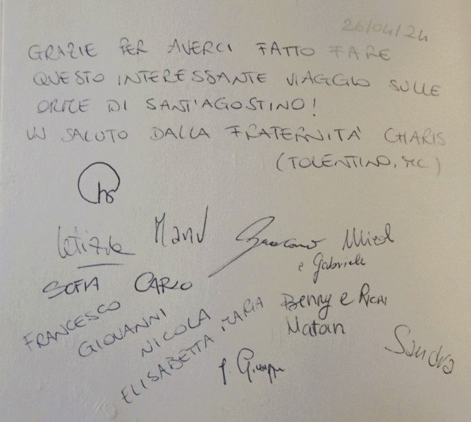 Il saluto dei visitatori sul libro dell'Associazione