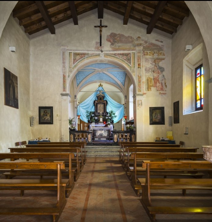 Interno del santuario della Madonna della Neve di Pusiano