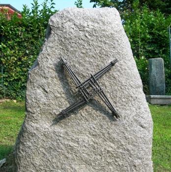Croce di santa Brigida nel parco storico-archeologico a Cassago