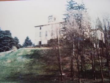 La porzione cinquecentesca della villa Pirovano un tempo appartenuta ai Delfinoni e ai De Benedictis
