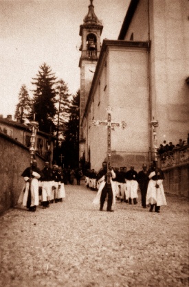 Processione con gli Scolari della Fabbriceria di Cassago