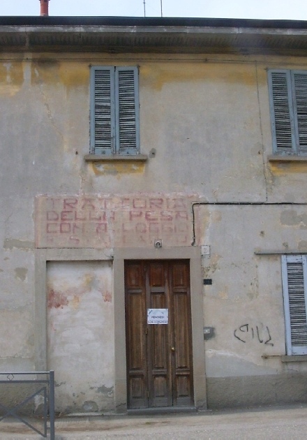 Trattoria della pesa con alloggio e stallatico in via N. Sauro