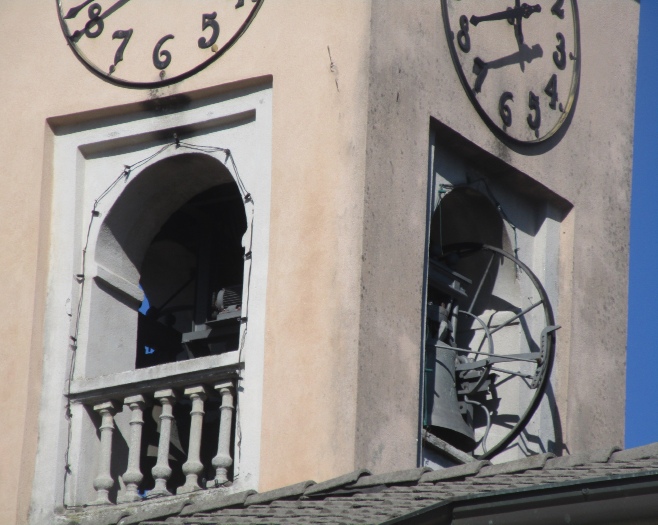 Le campane sul campanile della chiesa di san Gregorio a Oriano