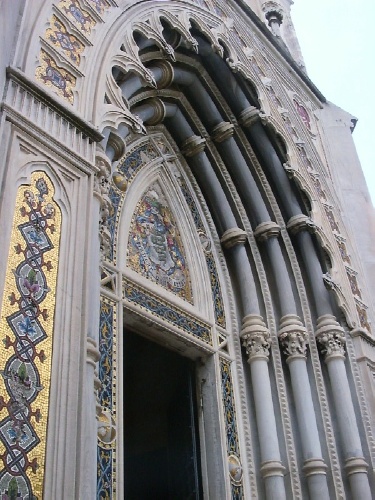 Il Portale d'ingresso al Sepolcreto Visconti di Modrone a Tremoncino