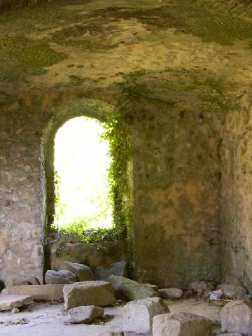 Resti del palazzo costruito sulle fortificazioni medioevali