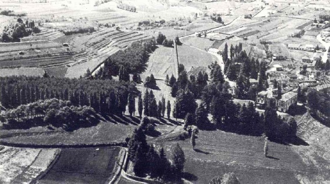 Vista dell'area del castro medioevale di Cassago con il cinquecentesco Palazzo Pirovano