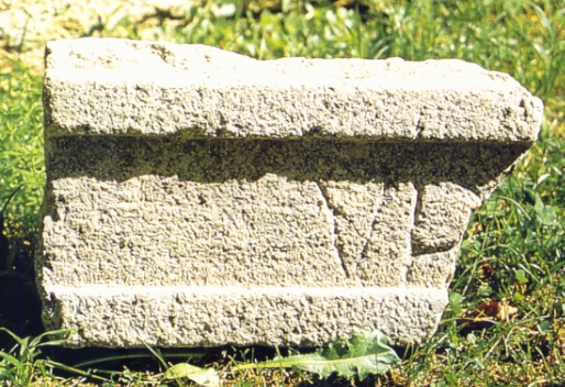 Il frammento epigrafico con la scritta VP