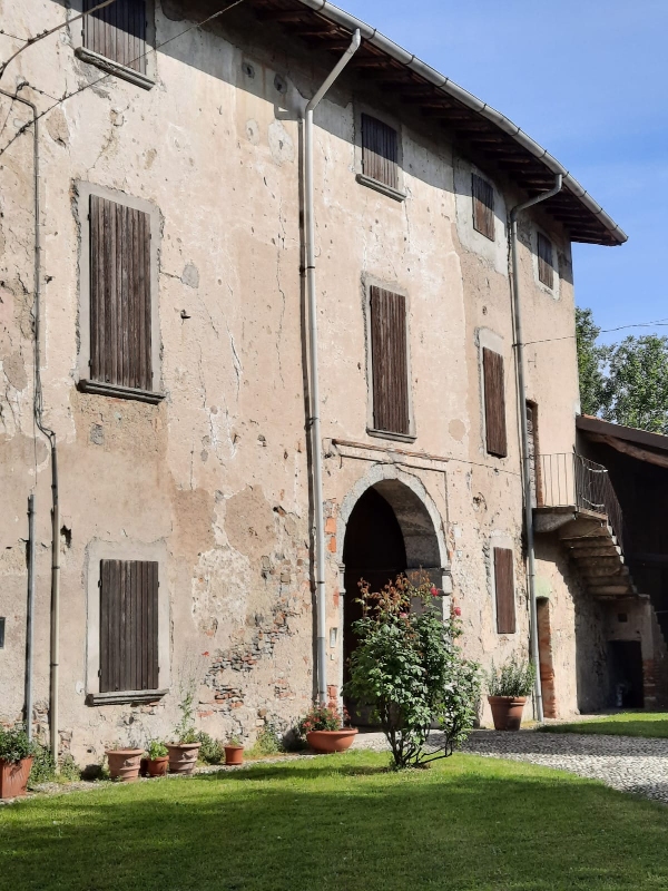 Entrata della seicentesca residenza dei nobili Nava a Zizzanorre