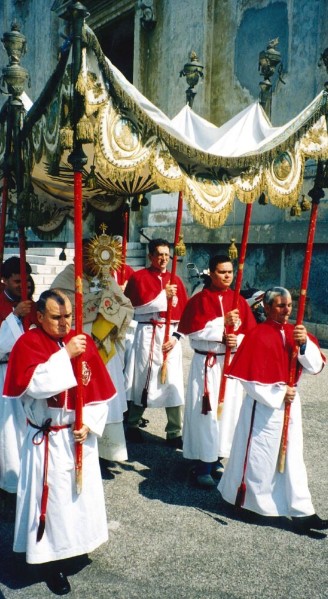 Processione con scolari del SS. Sacramento