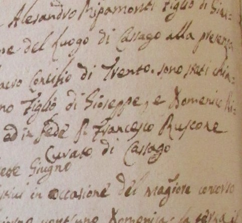 Il parroco Francesco Ruscone firma un atto di matrimonio