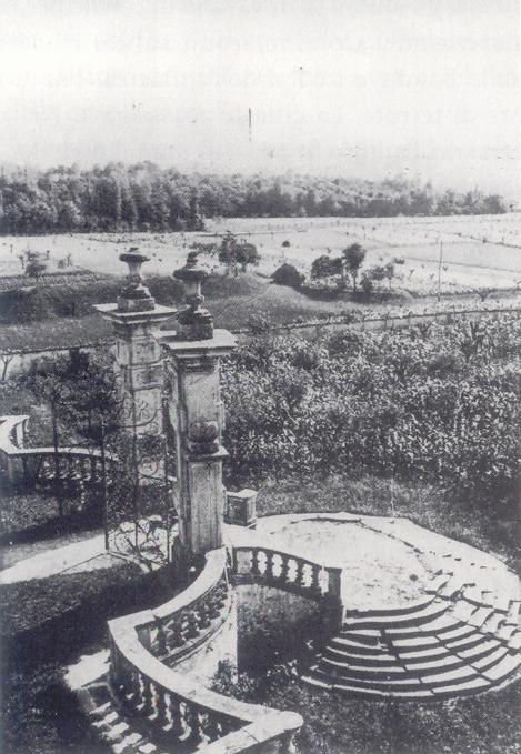 La scalinata settecentesca di accesso all'Istituto nel 1945