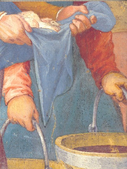 La carne non sporca il vestito: le mani delle lavandaie reggono dei secchi con l'acqua mutata in birra
