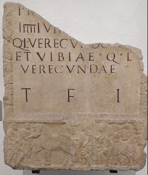 Iscrizione romana funeraria di un certo Q. L. Verecondo. La lapide  conservata al museo archeologico Bergamo.