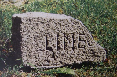 Epigrafe di età romana con la scritta LIMES