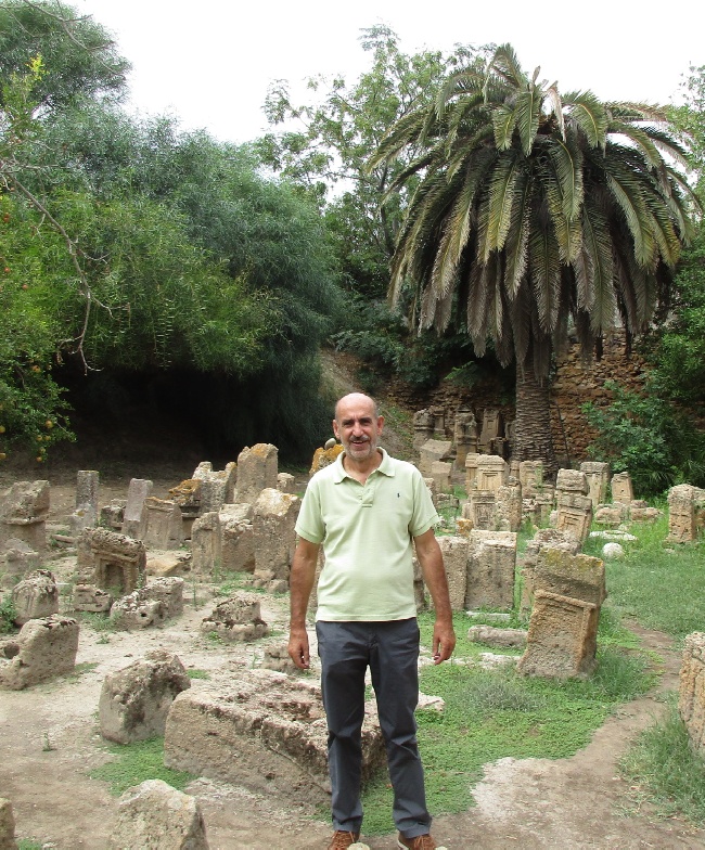 Immagine del relatore prof. Luigi Beretta presso il Tophet di Cartagine