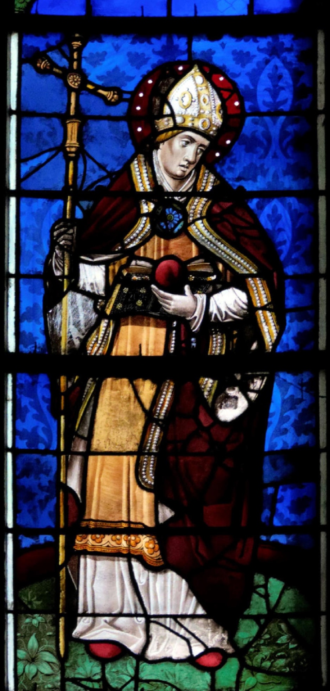 Agostino vescovo cardioforo in una vetrata della chiesa di Notre Dame a Eperney