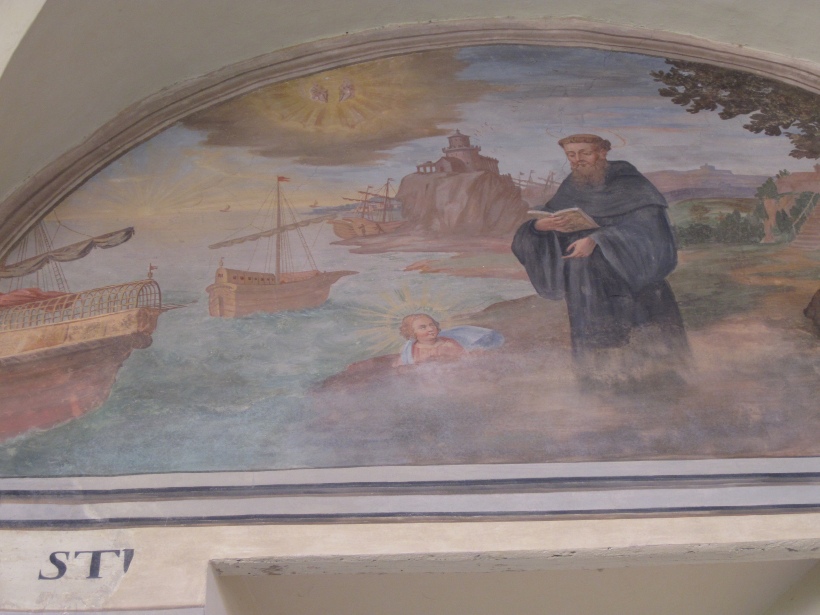 Il mistero della Trinità: Agostino incontra il bambin Gesù su una spiaggia luneta nel chiostro del convento agostiniano di Cortona