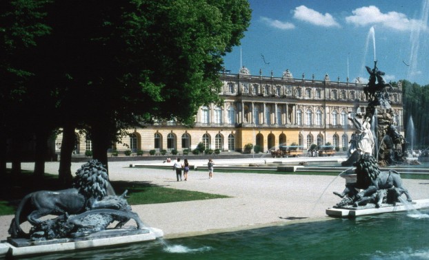Il grande piazzale del castello di Herrenchiemsee