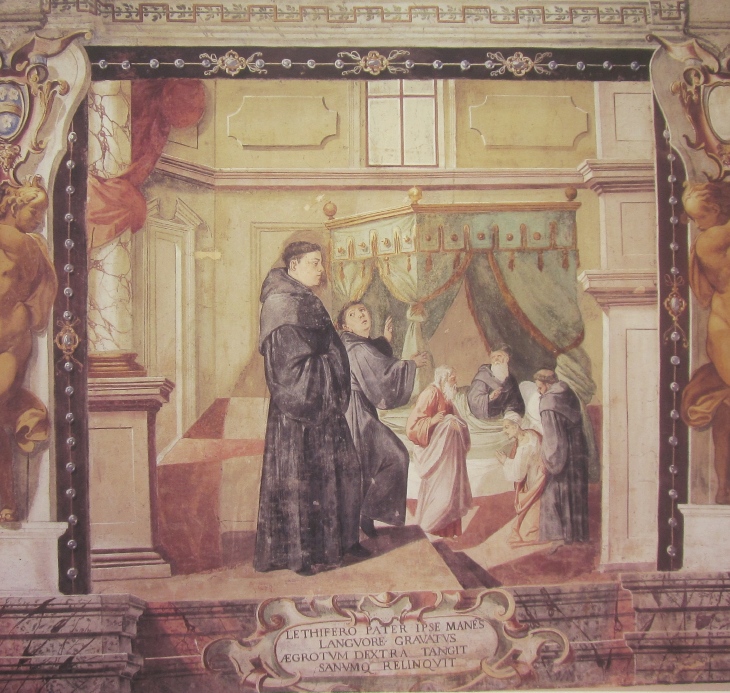 Affreschi di Ganassini nel chiostro della chiesa della SS. Trinità: Agostino guarisce un giovane