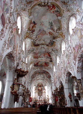 L'interno della chiesa rococò della Natività di Maria a Rottenbuch