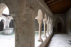 L'interno del chiostro del priorato agostiniano di Llu