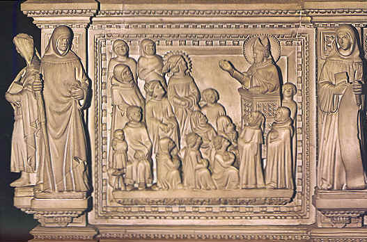 Agostino e Alipio ascoltano le prediche di Ambrogio, scultura dell'Arca di sant'Agostino in san Pietro in Ciel d'Oro a Pavia