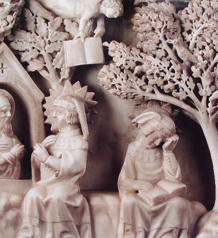 Il Tolle et lege nel giardino di Milano, scultura dell'Arca di sant'Agostino in san Pietro in Ciel d'Oro a Pavia