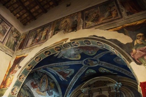 Gli affreschi della volta del presbiterio