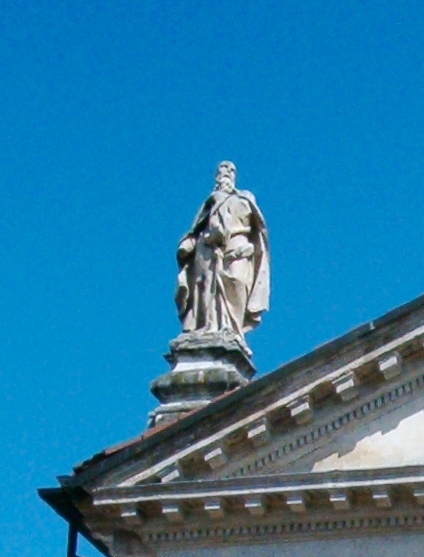 Agostino vescovo e Dottore della Chiesa sul timpano dell'Oratorio di san Nicola a Vicenza