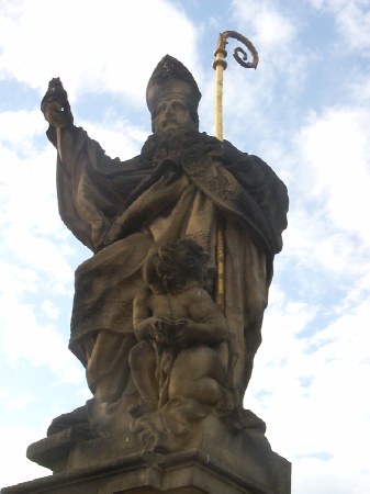 Sant'Agostino cardioforo a Praga sul ponte di san Carlo