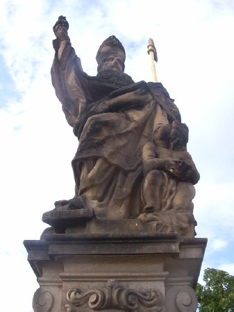 Sant'Agostino cardioforo a Praga sul ponte di san Carlo